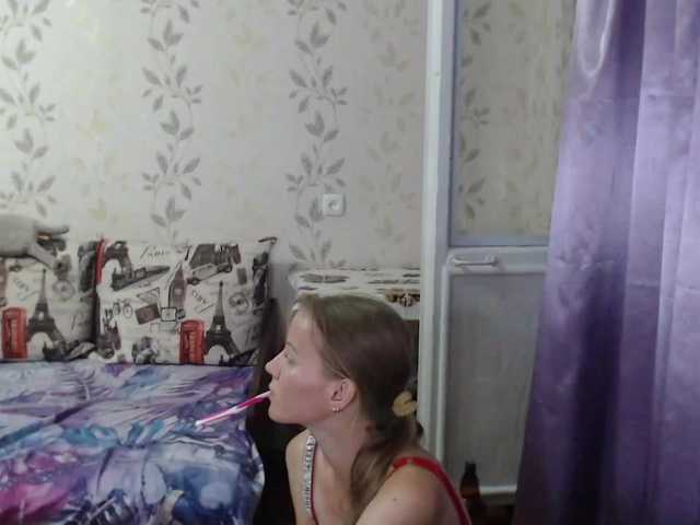 Live sex webcam photo for Alenushka888 #274199959