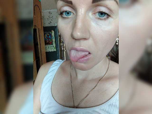 Live sex webcam photo for Alenushka888 #274288897