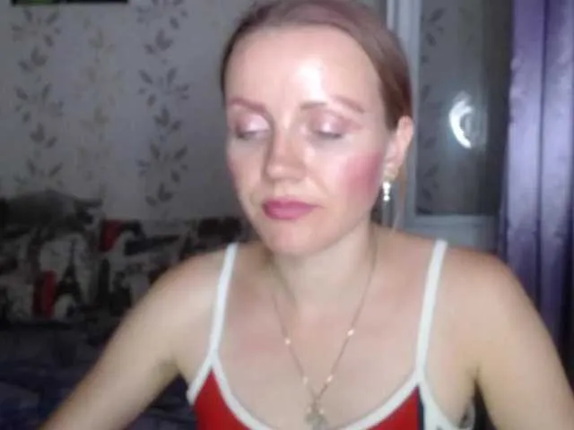 Live sex webcam photo for Alenushka888 #274366493