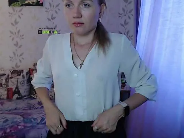 Live sex webcam photo for Alenushka888 #274582711