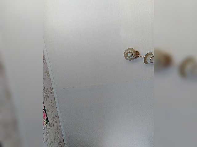 Live sex webcam photo for Alenushka888 #274663258