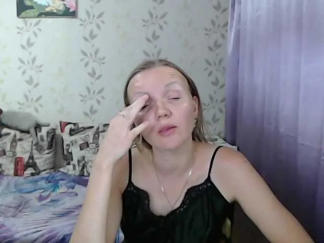 Live sex webcam photo for Alenushka888 #274668076