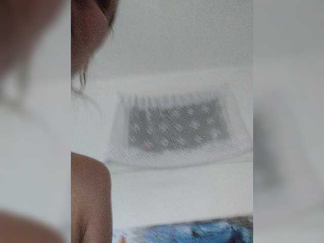 Live sex webcam photo for Alenushka888 #275069302