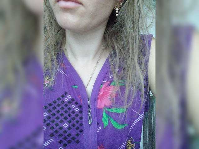 Live sex webcam photo for Alenushka888 #275375272