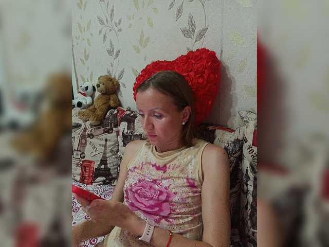 Live sex webcam photo for Alenushka888 #275545843