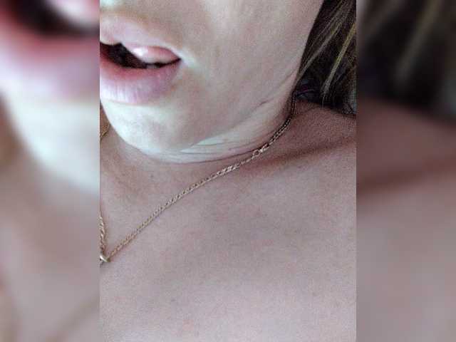 Live sex webcam photo for Alenushka888 #275574212