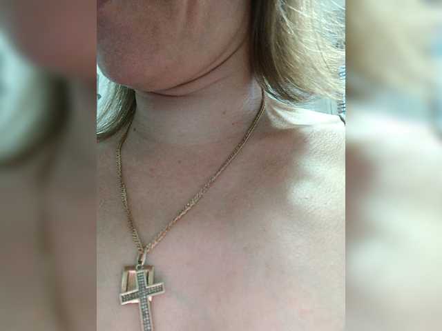 Live sex webcam photo for Alenushka888 #275576381