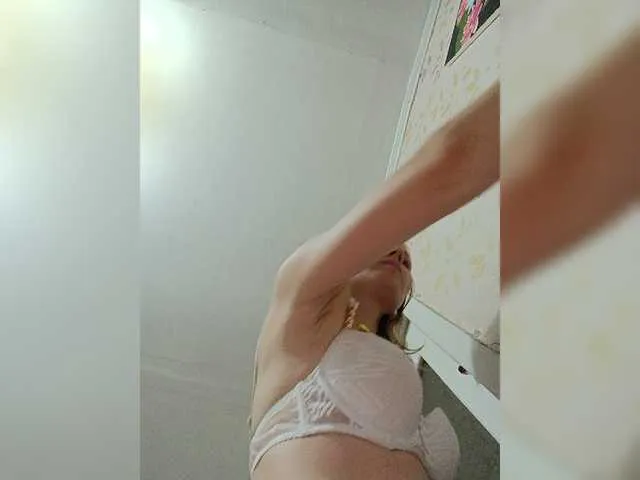 Live sex webcam photo for Alenushka888 #275729053