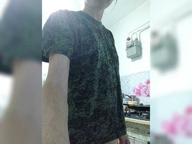 Live sex webcam photo for Alenushka888 #275810584