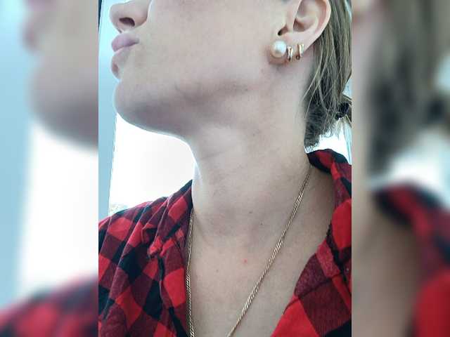 Live sex webcam photo for Alenushka888 #275838896