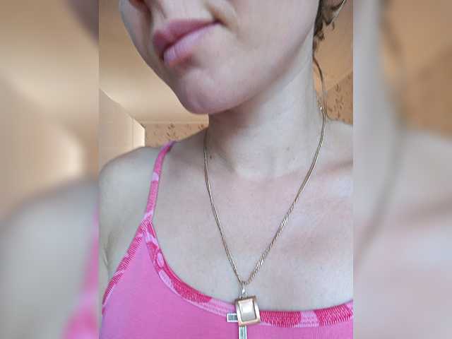 Live sex webcam photo for Alenushka888 #275972878