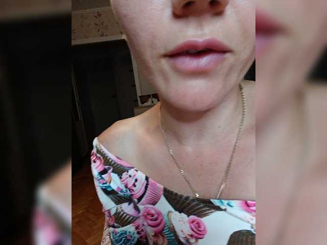 Live sex webcam photo for Alenushka888 #275976944