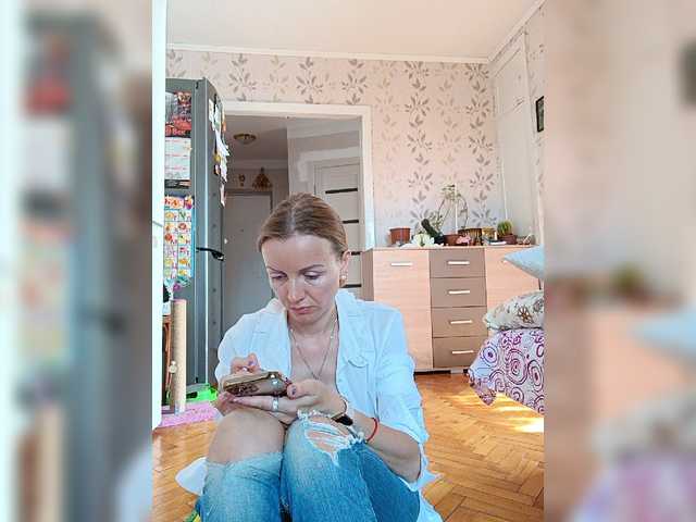 Live sex webcam photo for Alenushka888 #276064117