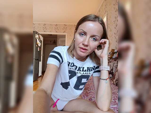 Live sex webcam photo for Alenushka888 #276078922