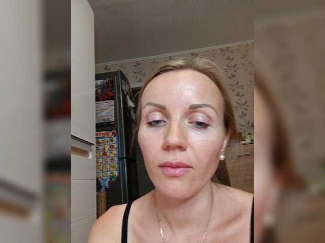 Live sex webcam photo for Alenushka888 #276082630