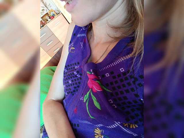 Live sex webcam photo for Alenushka888 #276303325