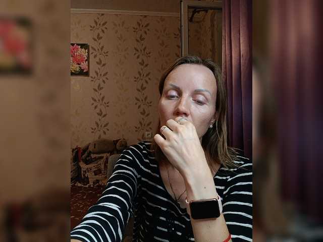 Live sex webcam photo for Alenushka888 #276350171