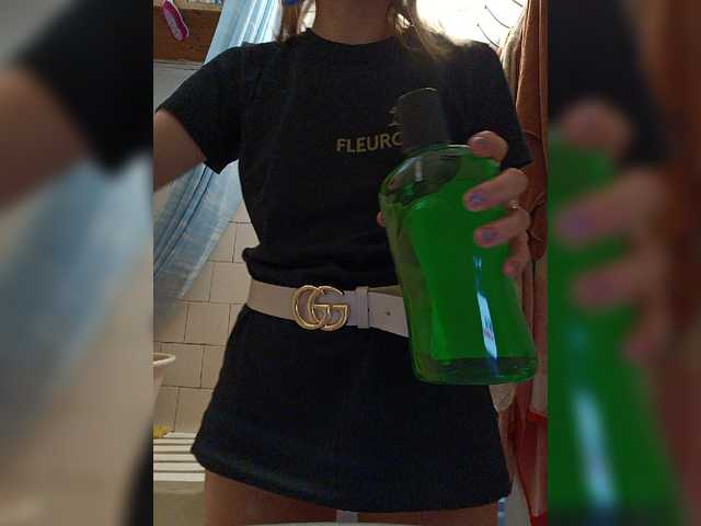 Live sex webcam photo for Alenushka888 #276390372