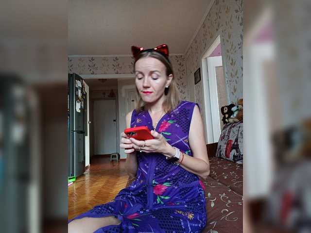 Live sex webcam photo for Alenushka888 #276408894