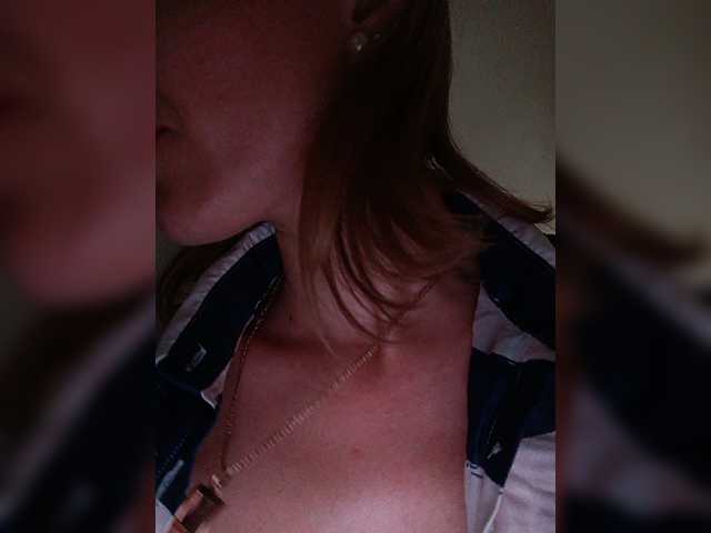 Live sex webcam photo for Alenushka888 #276423587