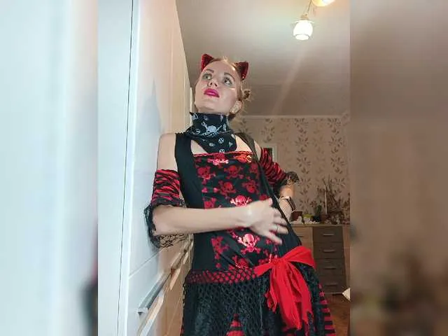 Live sex webcam photo for Alenushka888 #276442243