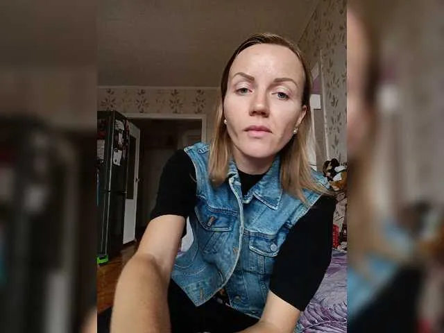 Live sex webcam photo for Alenushka888 #276458107