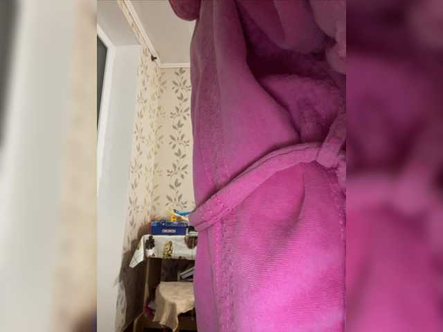 Live sex webcam photo for Alenushka888 #276503815