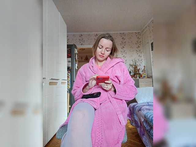 Live sex webcam photo for Alenushka888 #276513751