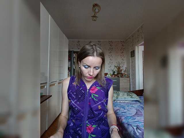 Live sex webcam photo for Alenushka888 #276555704