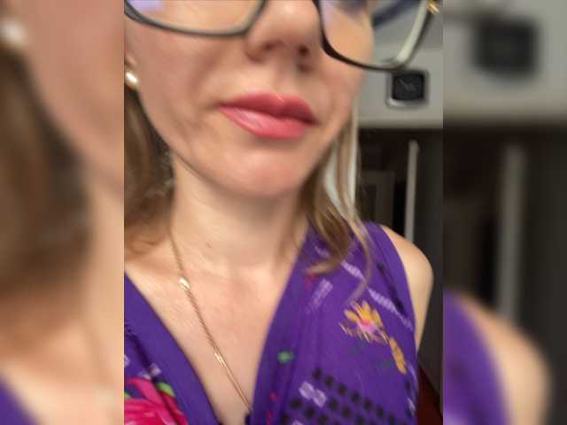 Live sex webcam photo for Alenushka888 #276562872