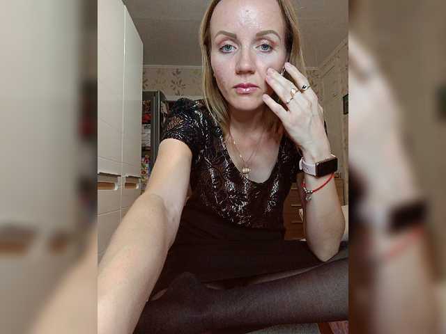 Live sex webcam photo for Alenushka888 #276581613