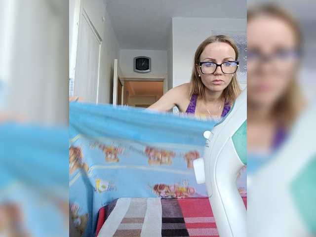 Live sex webcam photo for Alenushka888 #276593504