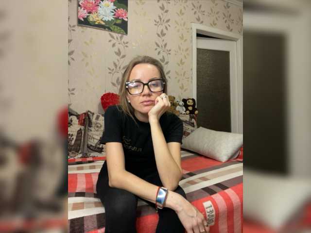 Live sex webcam photo for Alenushka888 #276643299