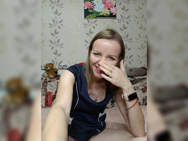 Live sex webcam photo for Alenushka888 #276685543