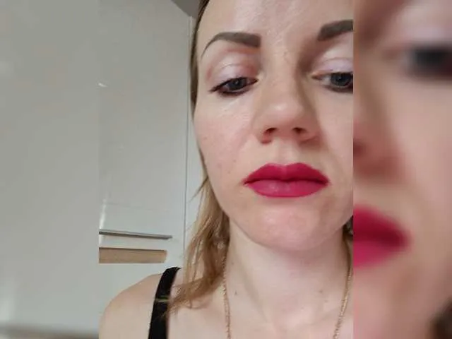 Live sex webcam photo for Alenushka888 #276701367