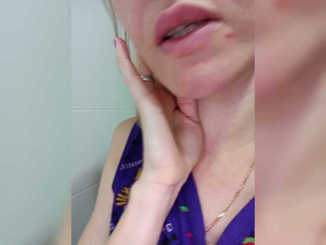 Live sex webcam photo for Alenushka888 #276781351