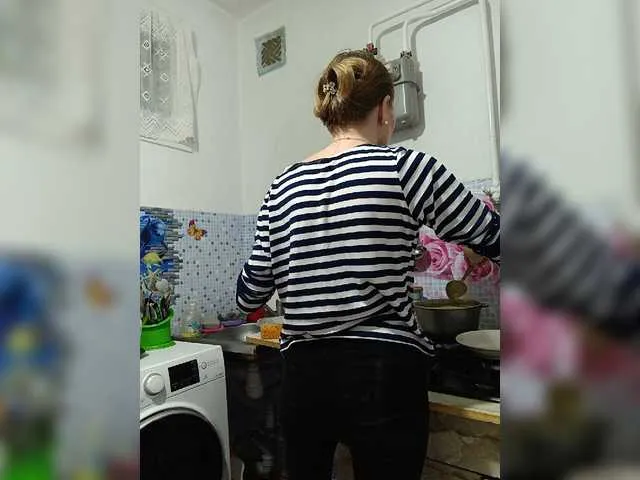 Live sex webcam photo for Alenushka888 #276797362