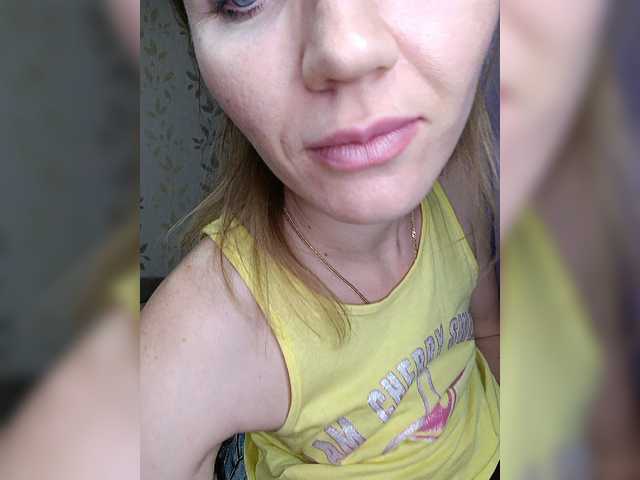 Live sex webcam photo for Alenushka888 #276923855