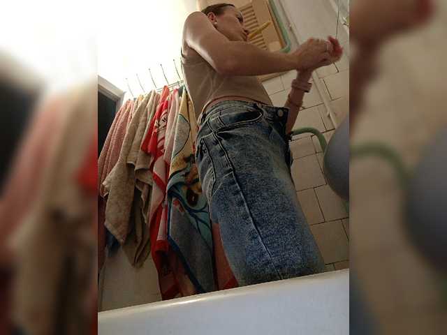 Live sex webcam photo for Alenushka888 #276967768