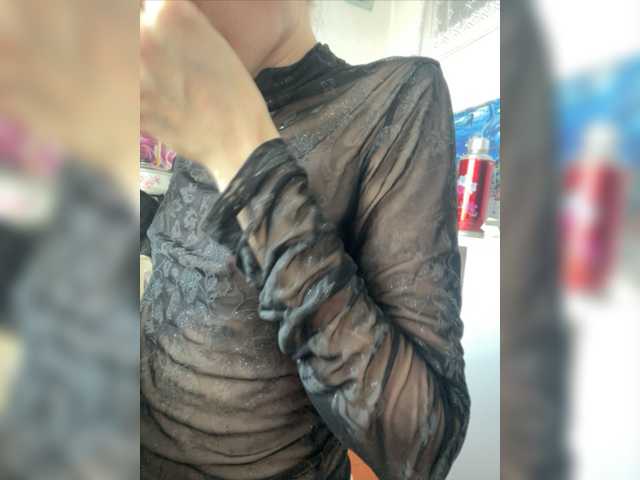 Live sex webcam photo for Alenushka888 #276982711