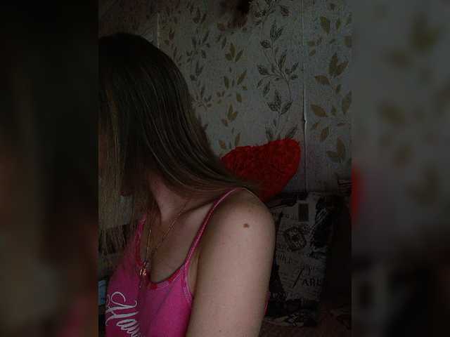 Live sex webcam photo for Alenushka888 #276996671