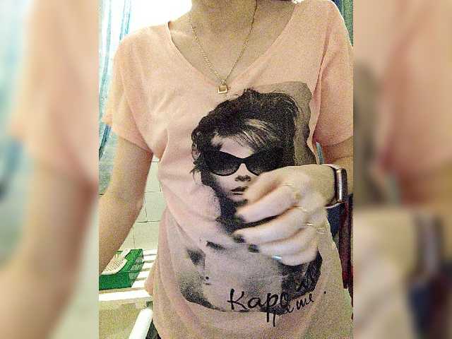 Live sex webcam photo for Alenushka888 #277039406