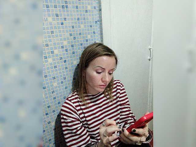 Live sex webcam photo for Alenushka888 #277061227