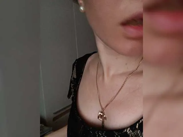 Live sex webcam photo for Alenushka888 #277096437