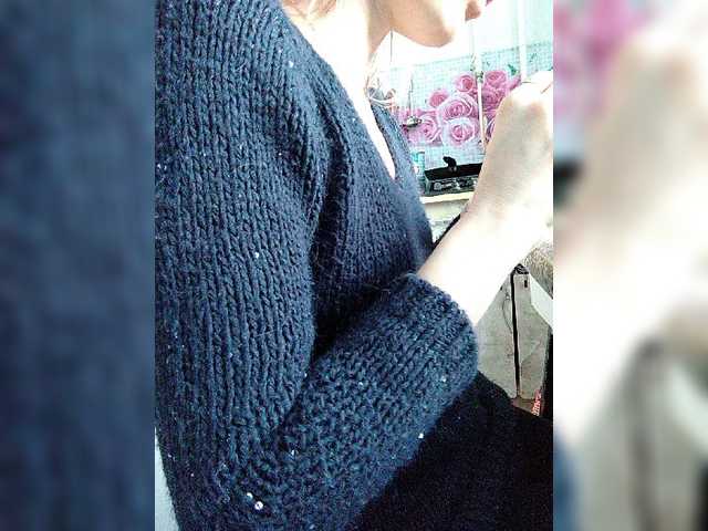 Live sex webcam photo for Alenushka888 #277104427