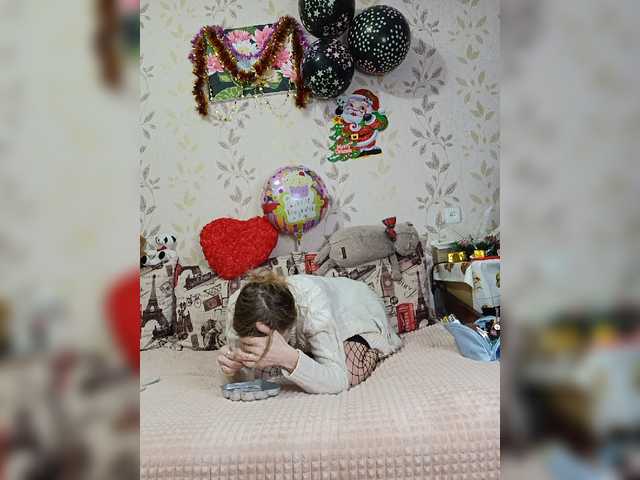 Live sex webcam photo for Alenushka888 #277141342