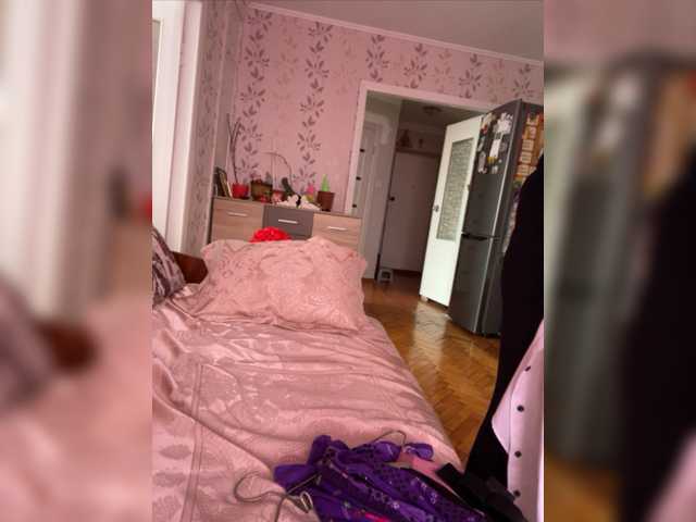 Live sex webcam photo for Alenushka888 #277291805