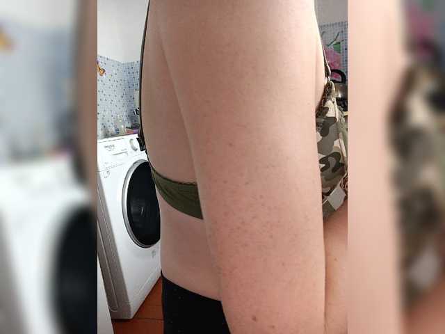 Live sex webcam photo for Alenushka888 #277297162