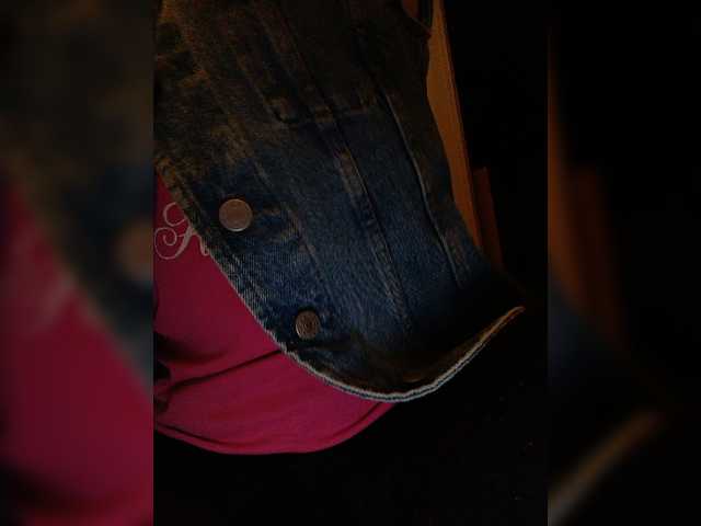 Live sex webcam photo for Alenushka888 #277335420