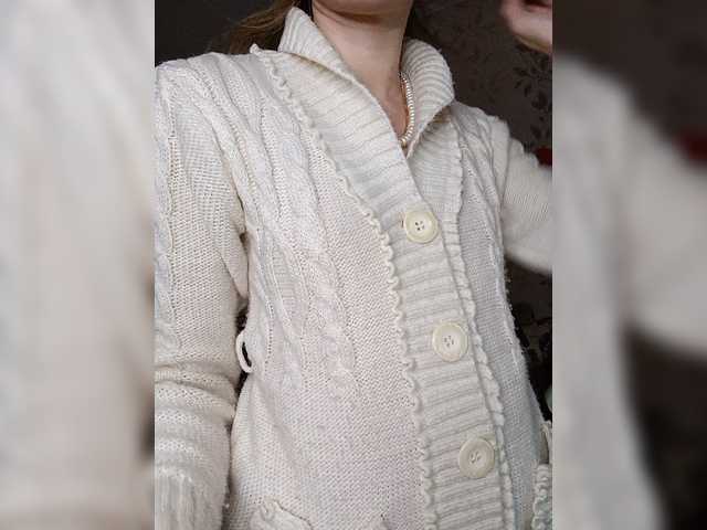 Live sex webcam photo for Alenushka888 #277507942